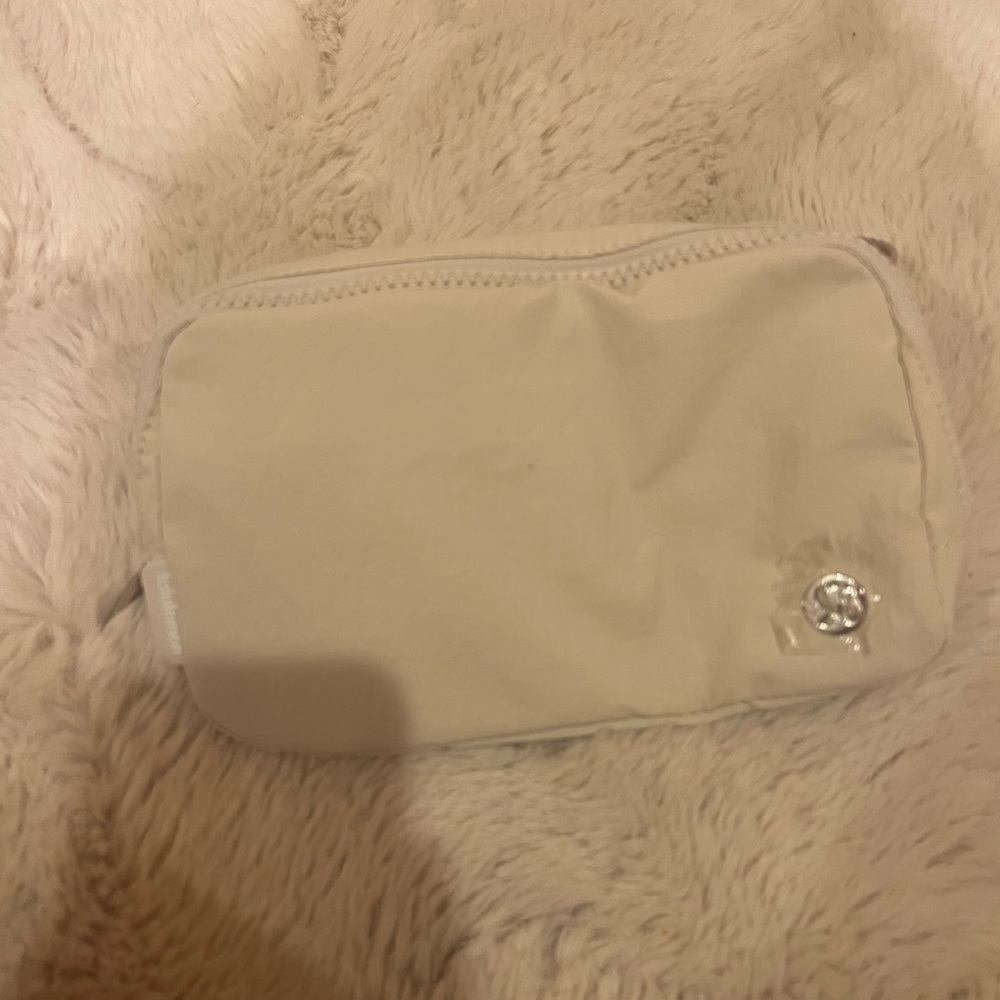 NWT! Lululemon Everywhere Belt bag